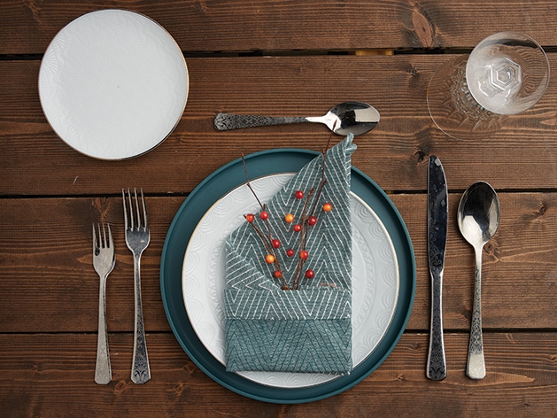 How to Create an Unforgettable Holiday Tablescape
