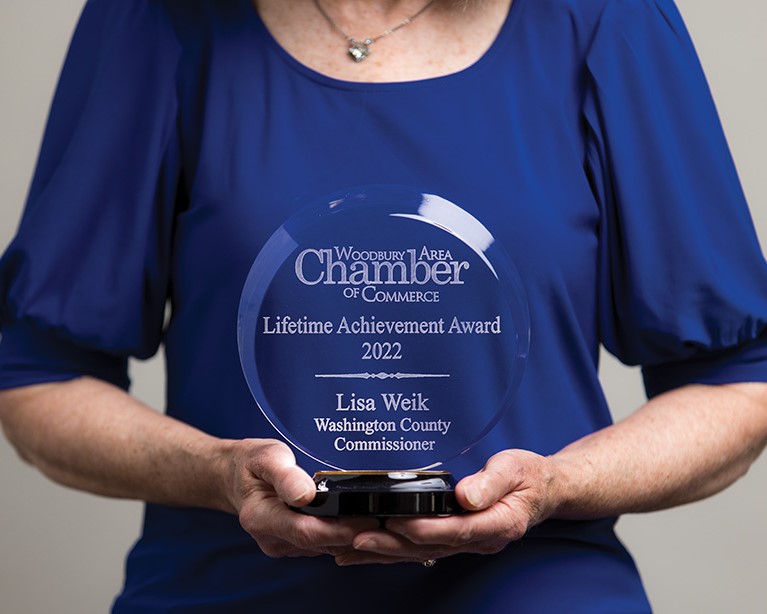 Lisa Weik holding her Lifetime Achievement award.