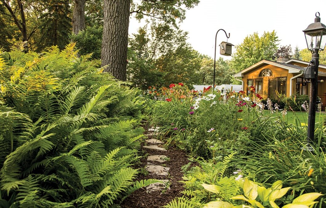 Royal Oaks Garden Serves as the Perfect Backdrop