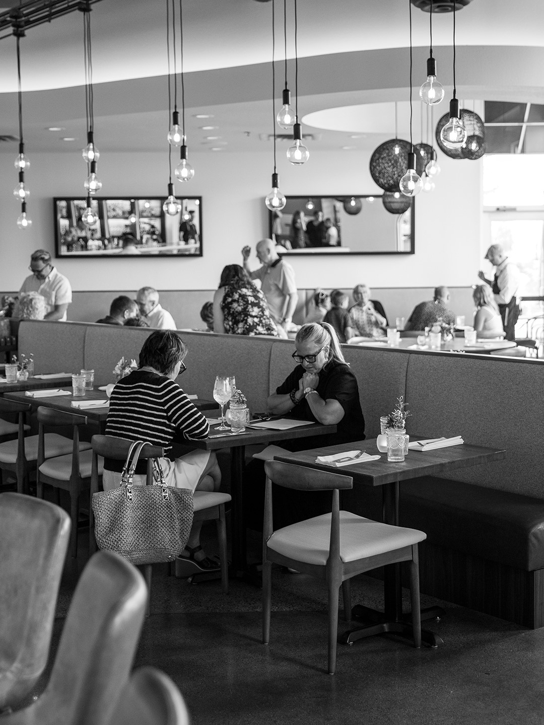 Liliana balances a light and airy atmosphere with a modern ambiance.