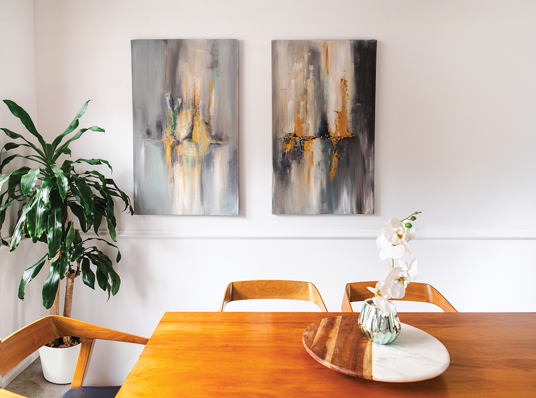 Carolina Nuñez Bussolini is drawn toward abstract expression, as seen here. She often incorporates textures, such as glitter or gold leaf.