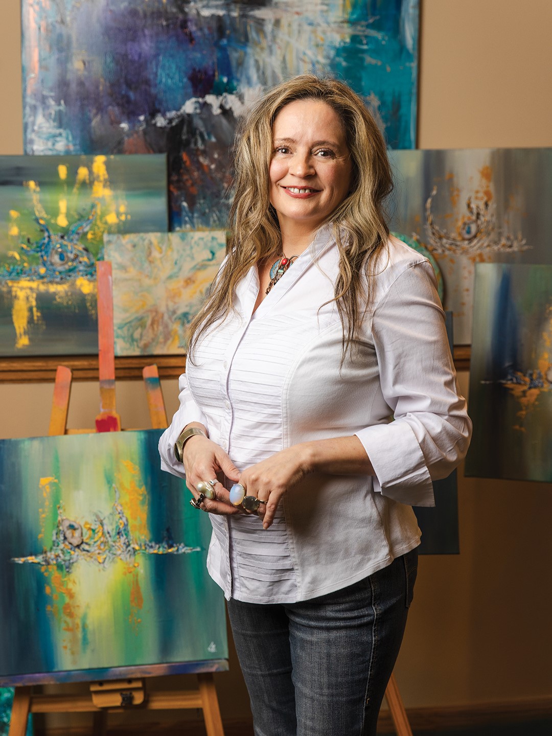 When Carolina Nuñez Bussolini was growing up in Argentina, she spent her time drawing, painting and experimenting with various materials. Now, the Woodbury resident is a full-time artist specializing in acrylic on canvas.