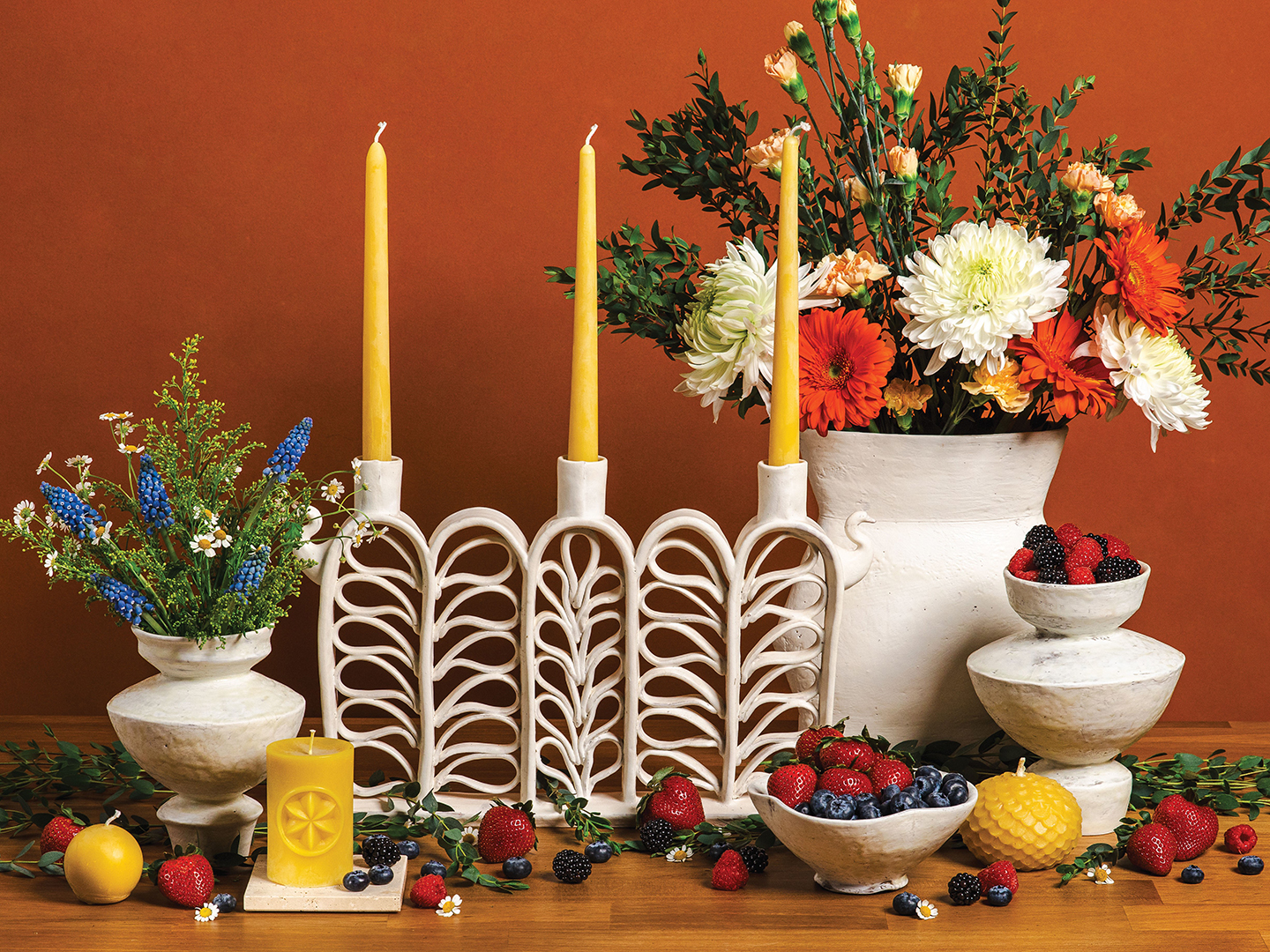 Romanticize your seasonal table with a display that highlights the bounty of summer—featuring art, berries and blooms. Pottery by Maggie Jaszczak, maggiejaszczak.com Candles by Hilltop Handmade Goods, @hilltopgoodsmn