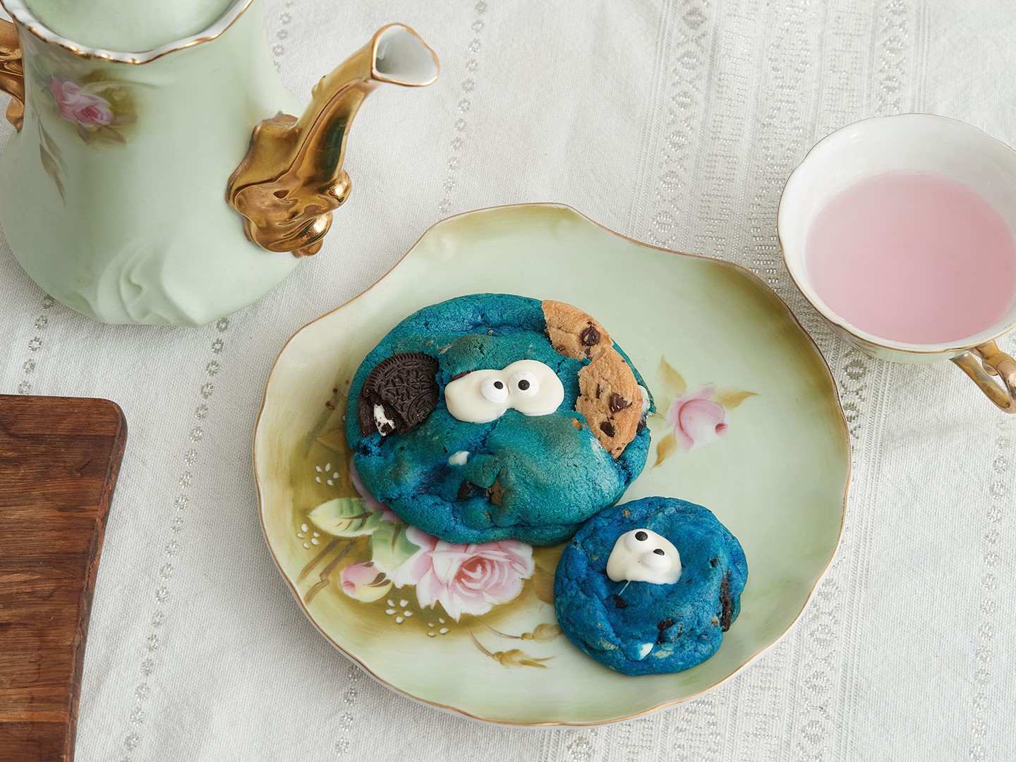 Indulge your sweet tooth with the largest of desserts—the Cookie Monster Cookie. Chocolate chip cookies and chocolate sandwich cookies are folded into this vibrant blue dessert, which also includes semi-sweet and white chocolate chips.